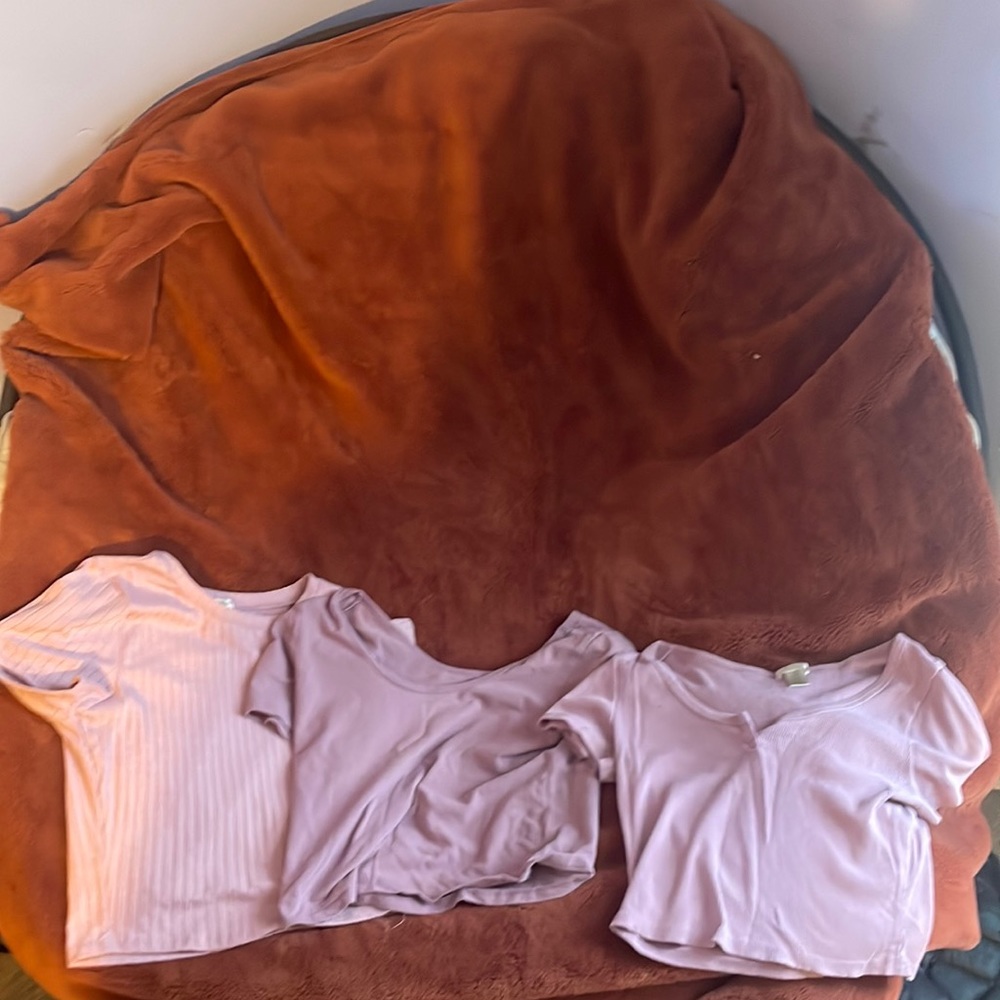 Selling three pink crop tops